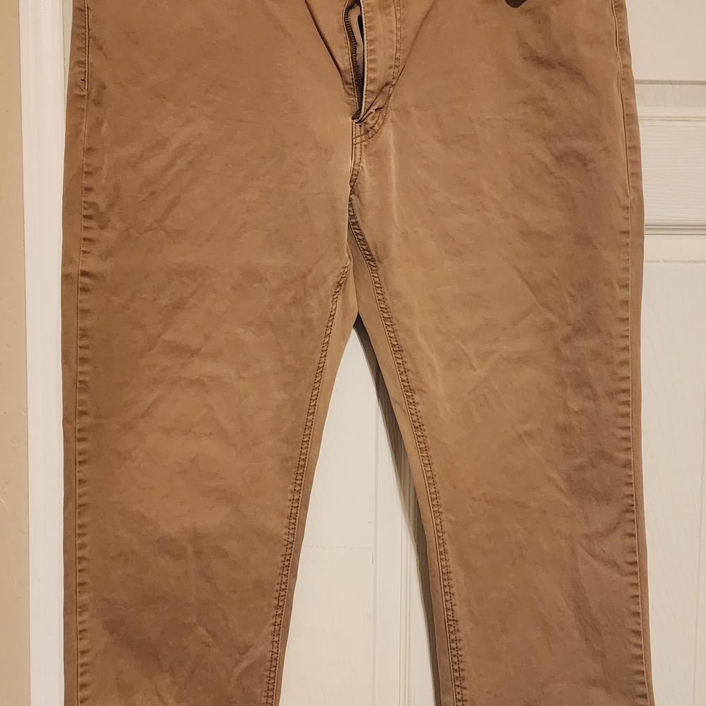 Levi's Men's Relaxed Jeans in Tan